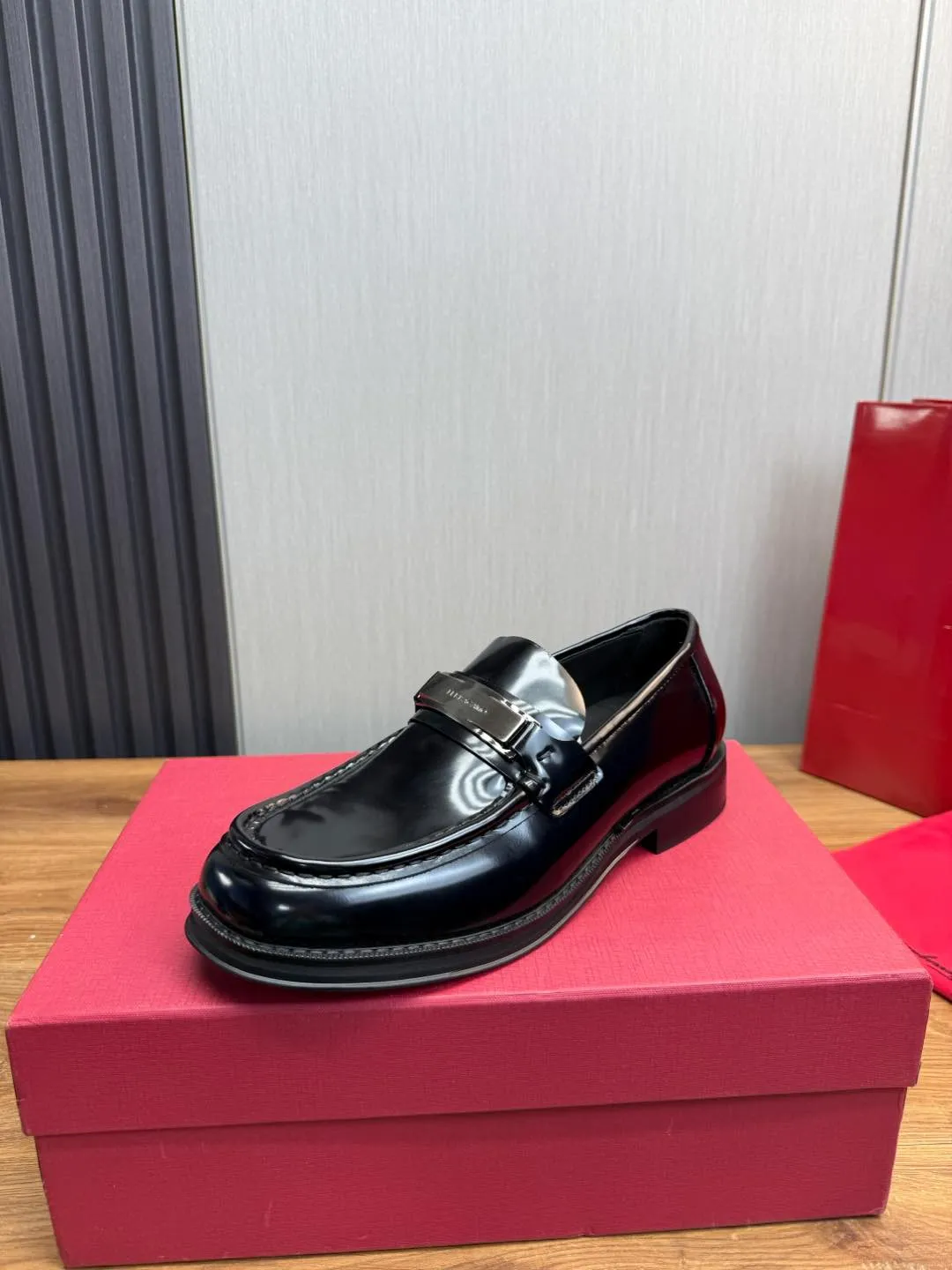 Men's shoes 💰880💰 Ferragamo. [Ferragamo] men's thick-soled loafers, the latest hot style, 1:1 original purchase quality, top quality, imported open-edge beaded cowhide leather on the upper, hand-made three-dimensional stitching highlights the round toe design, the inner foot pads are all imported cowhide, with original lightweight foam outsole, matching code 39-44, (38, 45 custom-made, non-refundable)